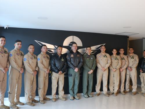 Copilotos al servicio de la Aviación Naval capacitados por la Fuerza Aeroespacial Colombiana