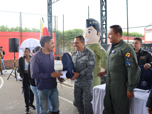 Institución Educativa en El Rosal, Cundinamarca, es beneficiada con Plan Corazón Amigo