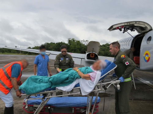 Adulta mayor en delicado estado de salud es trasladada en aeronave medicalizada