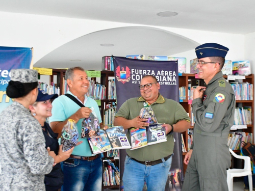 Recursos educativos y humanitarios fueron transportados a Solano, Caquetá, por Fuerza Aeroespacial