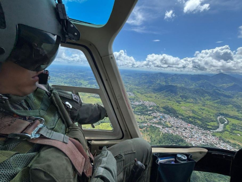 Misiones aéreas para incentivar la desmovilización en el suroriente del país