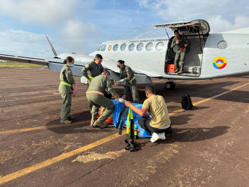 a Fuerza Aeroespacial Colombiana despliega dos aeronaves en  misión médica