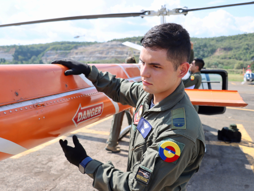 Con disciplina y vocación, ibaguereño se prepara para ser piloto de helicóptero