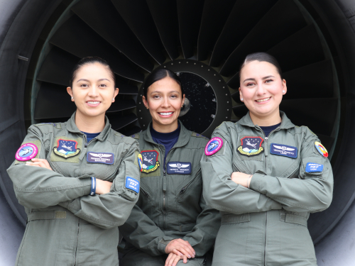 Tres mujeres Maestras de Carga a bordo de la misión de los Boeing 737 de la FAC