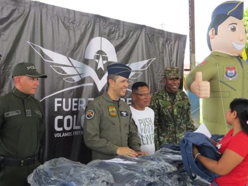 Comunidad de Tarapacá recibe elementos escolares para este inicio de clases