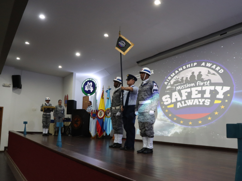 ‘Airmanship Award’ fue entregado al Comando Aéreo de Combate No.2