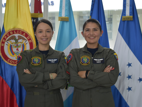 Oficiales colombianas dictan curso especializado a militares de la Fuerza Aérea Hondureña