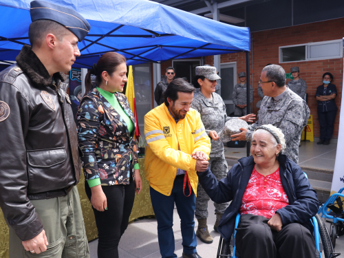 La FAC lideró exitoso apoyo integral a población vulnerable de Fontibón