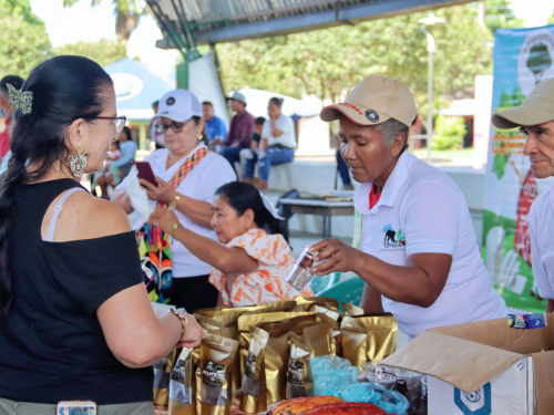 Feria de emprendedores y agricultores dinamiza la economía en Caquetá