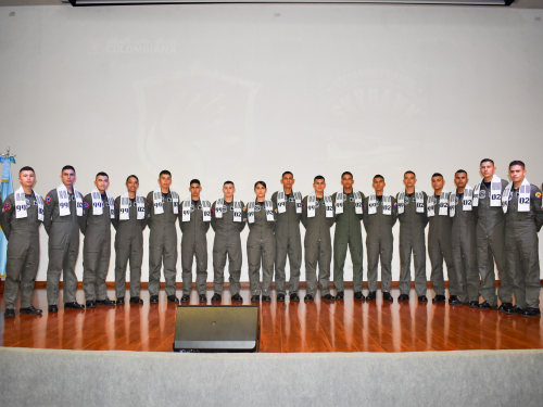 Cadete guatemalteco se entrena en Fuerza Aeroespacial Colombiana para ser piloto militar