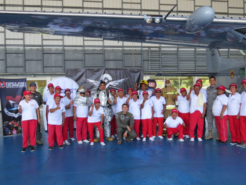 Adultos mayores conocen capacidades operacionales del GAAMA en Leticia
