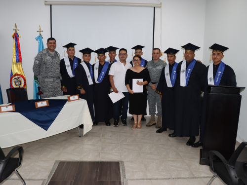 Soldados obtienen logro académico que motiva su servicio militar