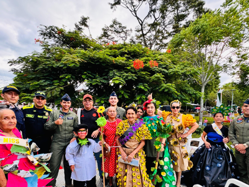 Carrozas y sonrisas iluminaron el Reinado del Adulto Mayor en La Victoria