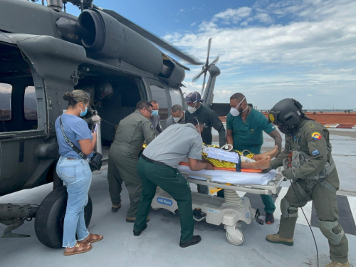 Paciente en urgencia vital fue trasladado en helicóptero UH-60 Black Hawk