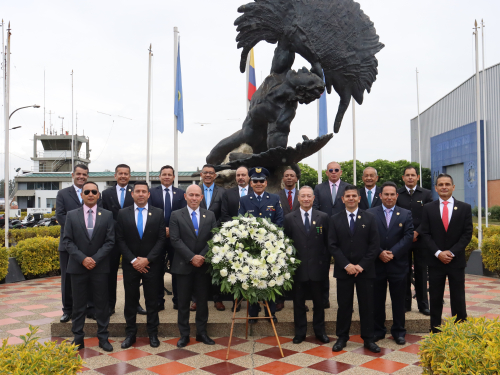 El Comando Aéreo de Mantenimiento rinde homenaje al Día del veterano