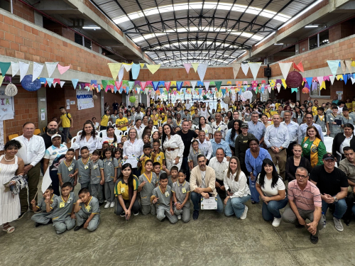 Nueva dotación fortalece la educación en el municipio de Candelaria