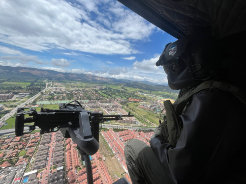 Operativos de seguridad custodian puntos de votación durante la jornada electoral