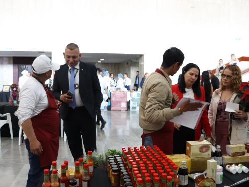 El Comando Aéreo de Mantenimiento impulsa el progreso rural de emprendedores campesinos