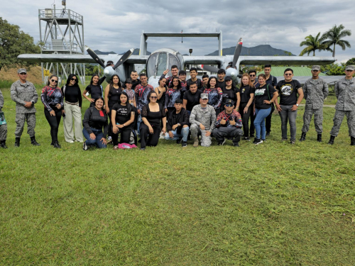 Entre motores y hélices, 26 jóvenes participaron del programa “Así se va a las estrellas”
