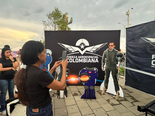 En Barranquilla, Fuerza Aeroespacial celebra su aniversario con ciudadanos en evento deportivo