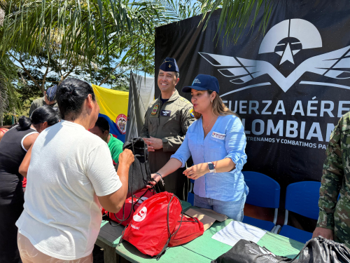 Educación y esperanza vuelan hacia La Pedrera, Amazonas