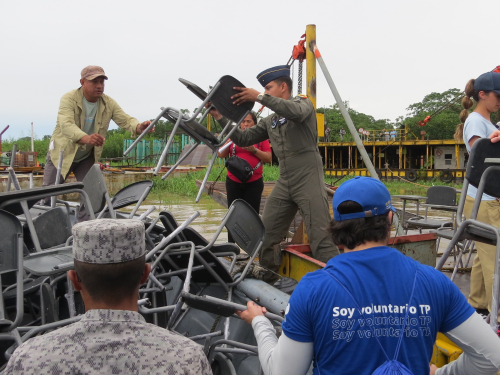 “Pupitres para el Amazonas”: compromiso con la educación en la selva colombiana