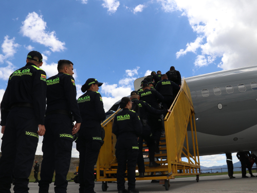 Transporte de uniformados de la Policía Nacional para reforzar la seguridad de la cumbre CELAC-UE