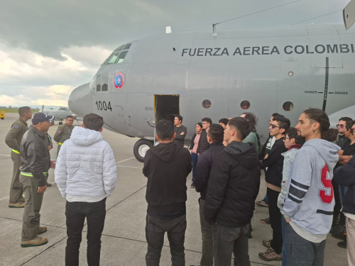 Estudiantes de la Universidad Distrital conocieron capacidades de CATAM
