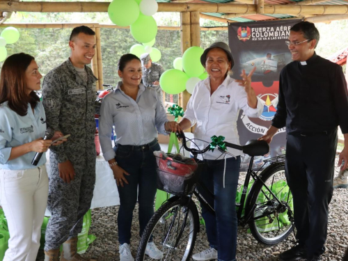 Cerca de 400 regalos fueron entregados en zonas urbanas y rurales 