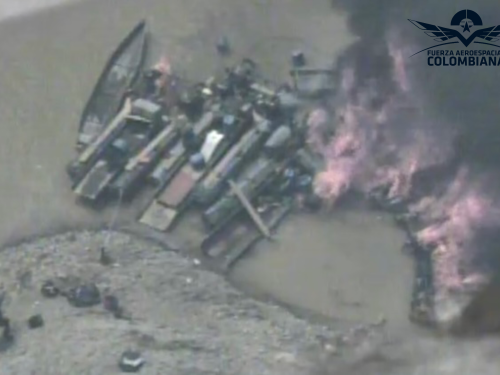 Dragas usadas para extraer oro y contaminar el río Cauca fueron inutilizadas