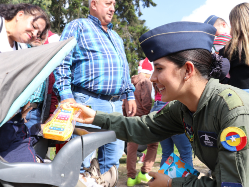 El Regalo de la Navidad tocó las puertas de la infancia en Bogotá