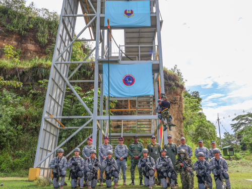 Guyana busca ampliar capacidades operacionales mediante intercambio formativo en Colombia