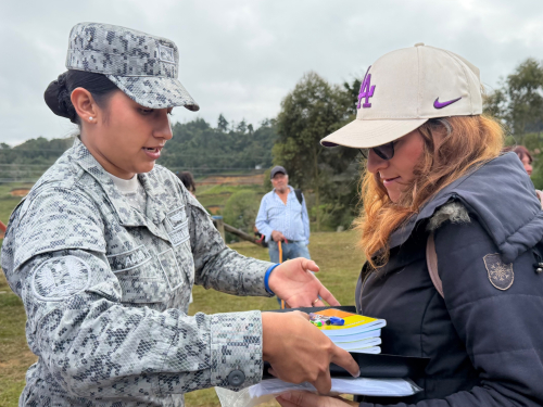 Más de 120 kits escolares apoyan la educación en Marinilla, La Ceja y Rionegro
