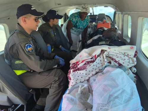 Evacuación aeromédica permitió atención especializada a adulto mayor