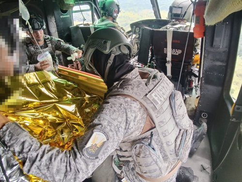Evacuación aeromédica salvaguarda vida de policías tras atentado terrorista en Caquetá