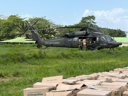 Fuerza Aeroespacial Colombiana desplegó capacidades aéreas para asistir a Córdoba y Antioquia.