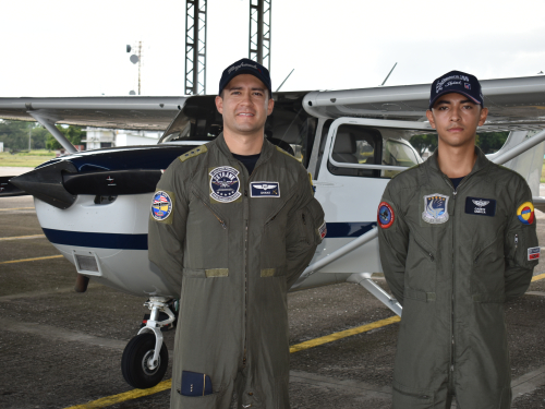Jóvenes colombianos dan sus primeros pasos para convertirse en pilotos militares