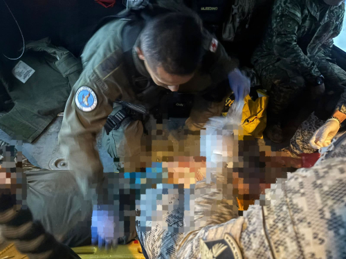 Evacuación aeromédica de 2 soldados heridos tras ataque con explosivos en Tarazá