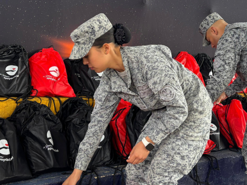 Entrega de 70 kits escolares fortalece la permanencia educativa en El Rosal