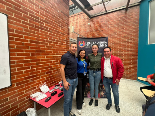 Gafas formuladas mejoran la salud visual de la comunidad en Villapinzón, Cundinamarca