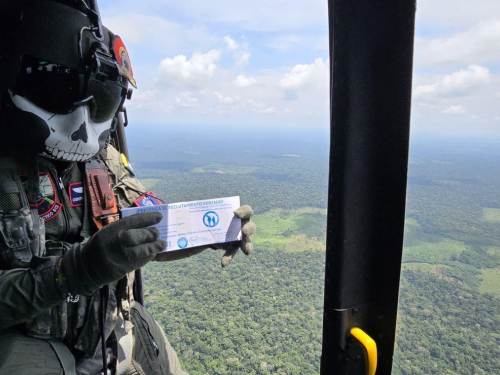 Perifoneo aéreo y lanzamiento de volantes fortalecen la seguridad del suroriente colombiano 