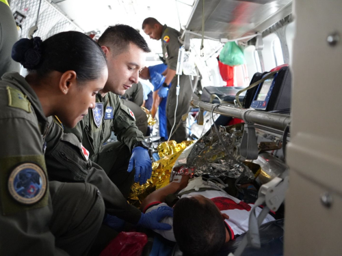 Traslado aeromédico masivo salva la vida de soldados heridos en Guaviare