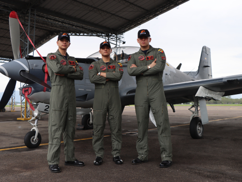 Volar solo por primera vez: un peldaño más para ser piloto militar