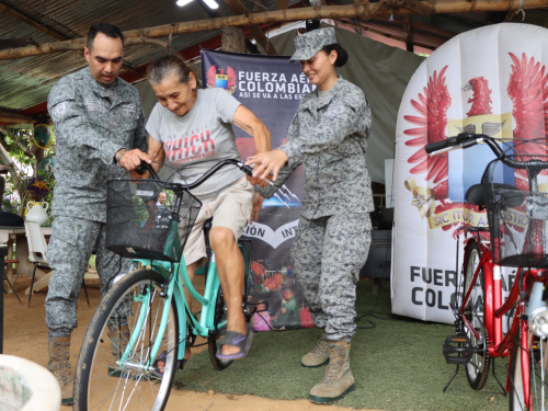 Pedaleando esperanza: bicicletas que transforman vidas en la vereda Apiay