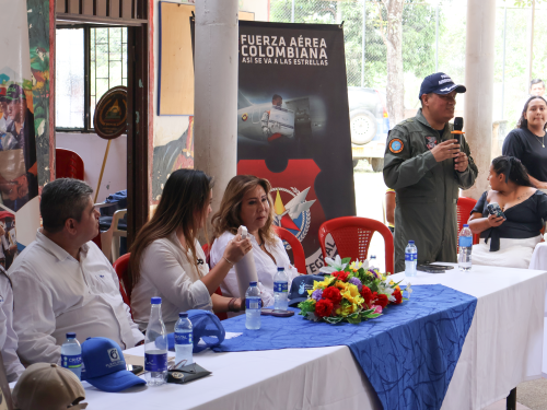 Nuevos pupitres transforman las aulas de una escuela rural en Purificación
