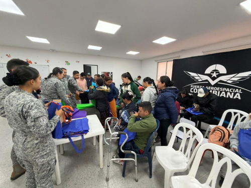 Iniciativa social entrega kits escolares para fortalecer la educación en Sutatausa, Cundinamarca