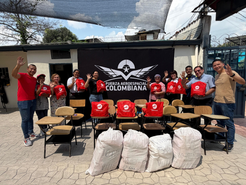 Acción Integral apoya al fortalecimiento de la educación con entrega de kits escolares y mobiliario