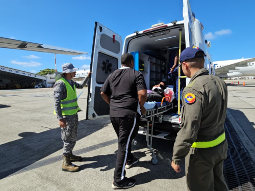Traslado aeromédico facilita atención especializada para dos providencianas en San Andrés 