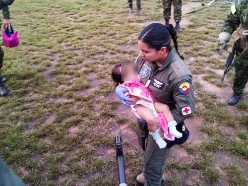 Menor indígena trasladada en helicóptero Huey II tras accidente en Cumaribo, Vichada