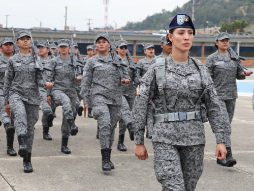 Valentía y vocación liderazgo femenino en la protección de bases aéreas
